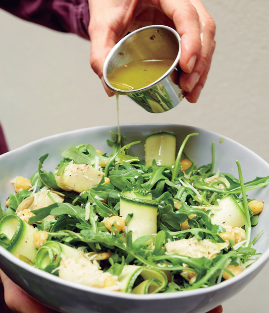 Ensalada de arúgula con alcachofa y calabacita